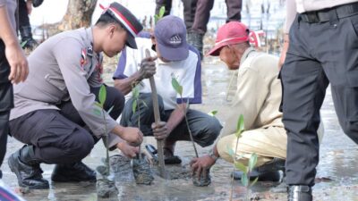 Polri Lestarikan Negeri, Polres Lingga Lakukan Penghijauan Sejak Dini