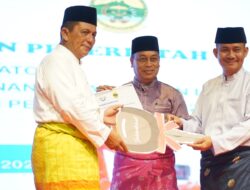 ANSAR AHMAD SERAHKAN 1 UNIT EXCAVATOR KE PEMKAB LINGGA