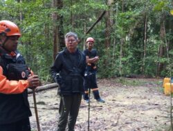 BPBD Lingga Evakuasi Wisatawan Asal Malaysia Terjebak Di Gunung Daik