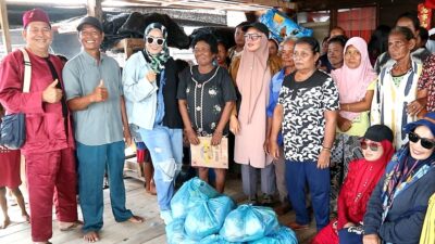 Majelis Kaum Betawi Kepri Berbagi Sembako Di Pulau Teluk Nipah