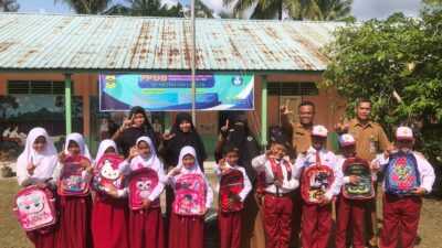 Pemkab Lingga Kembali Beri Bantuan Perlengkapan Sekolah Gratis 