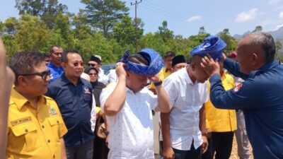 Didampingi Partai Koalisi dan simpatisan Muhammad Nizar-Novrizal Daftarkan Diri Ke KPU Lingga