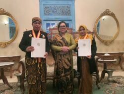 Kebanggaan Lingga: Bupati M. Nizar Terima Anugerah Kebangsawanan