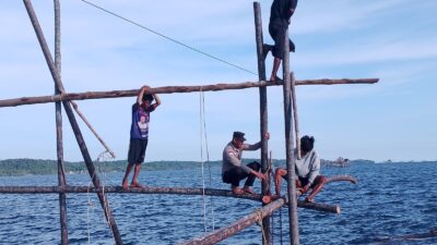Kelong Tradisional: Sebuah Simfoni Gotong Royong antara Polri dan Warga