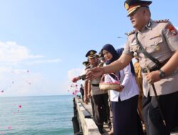 Ritual Sunyi di Laut Dabo: Tabur Bunga Polres Lingga, Refleksi Cinta pada Negeri