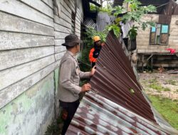 Puting Beliung Robohkan Rumah Warga, Polsek Dabo Singkep Sigap Hadir Beri Pertolongan